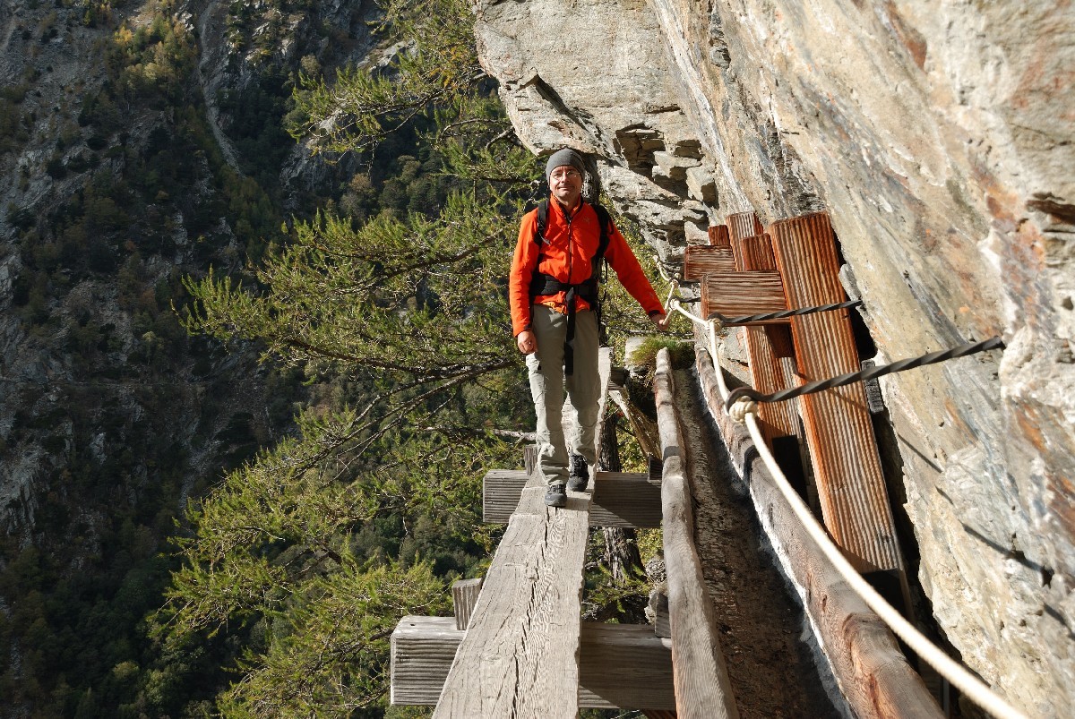 Bisse de Gorperi...aérien ! "A vos risques et périls" est-il écrit...