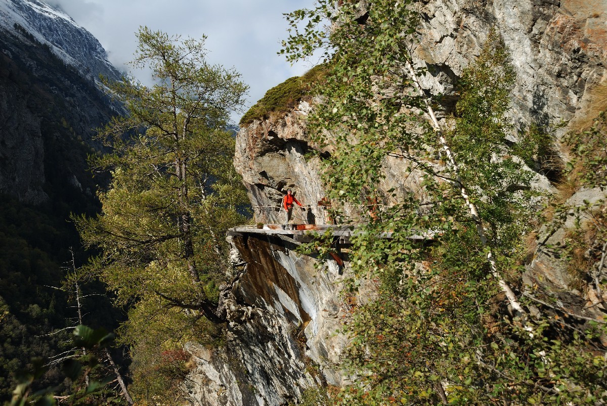 Bisse de Gorperi...aérien ! "A vos risques et périls" est-il écrit...