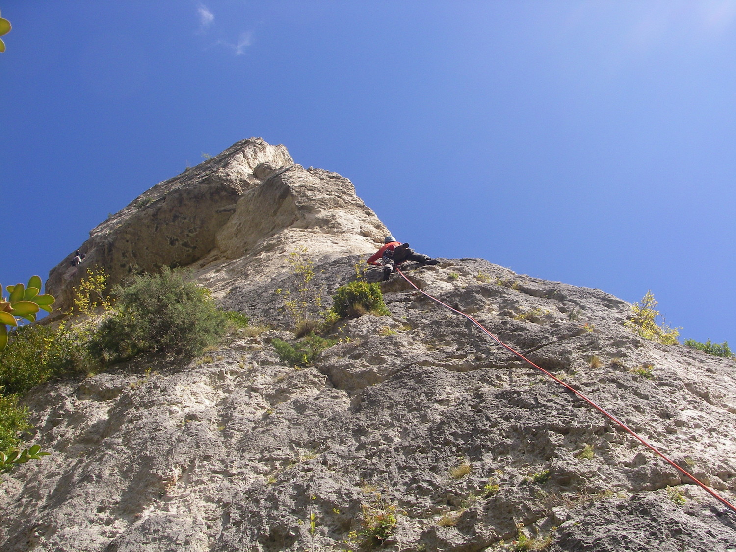 Benoît dans L1 de l'Arête Ouest Roche décollée. 5c bien tassé