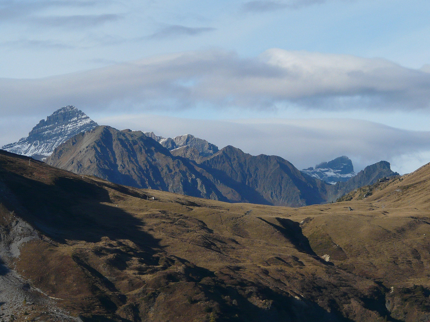 Le col des Posettes , tour Sallière et dent du Midi au second plan