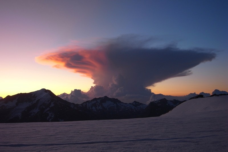 Cumulonimbus au dessus de l'Italie, vu depuis le Hobalmgletscher