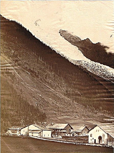 Glacier des Bossons et bas du couloir du Cry - hameau des Barrats, Chamonix vers 1900