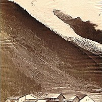 Glacier des Bossons et  bas du couloir du Cry - hameau des Barrats, Chamonix  vers 1900