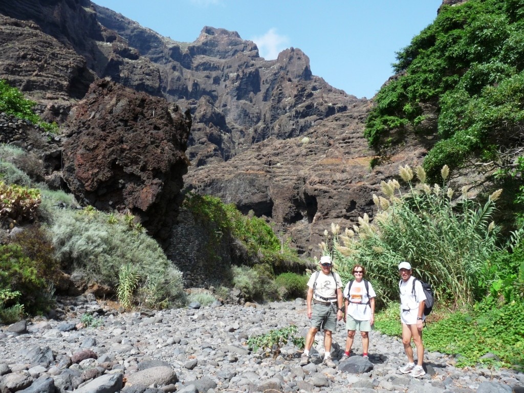 Barranco de Masca : Marie-Pascale, Patrick et François à la plage