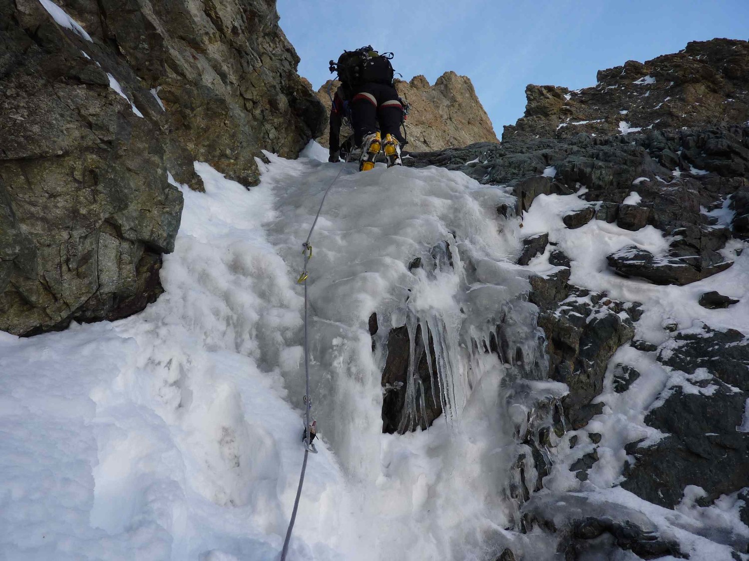 Le couloir Mettrier au Pelvoux. 1er petit ressaut en glace.
