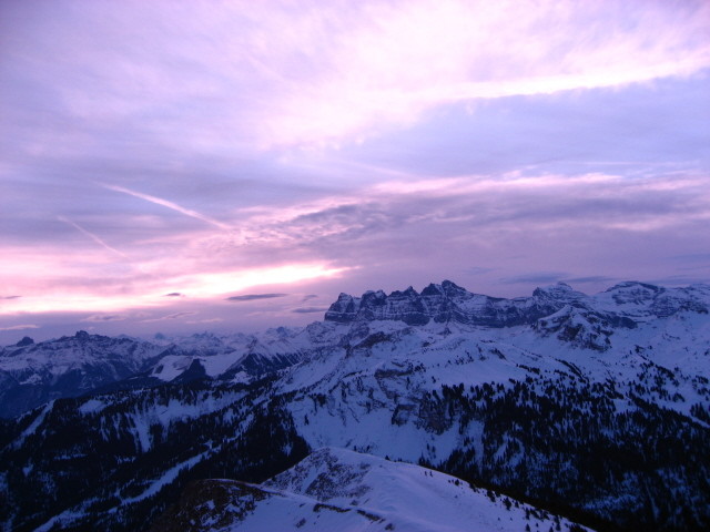 Dents du Midi depuis le Mont Grange a l'aube d'un jour de janvier