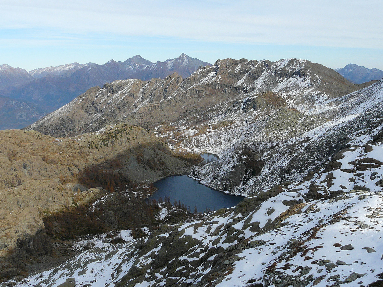 Le lac Cornu et le lac Noir ( parc naturel du Mont Avic)