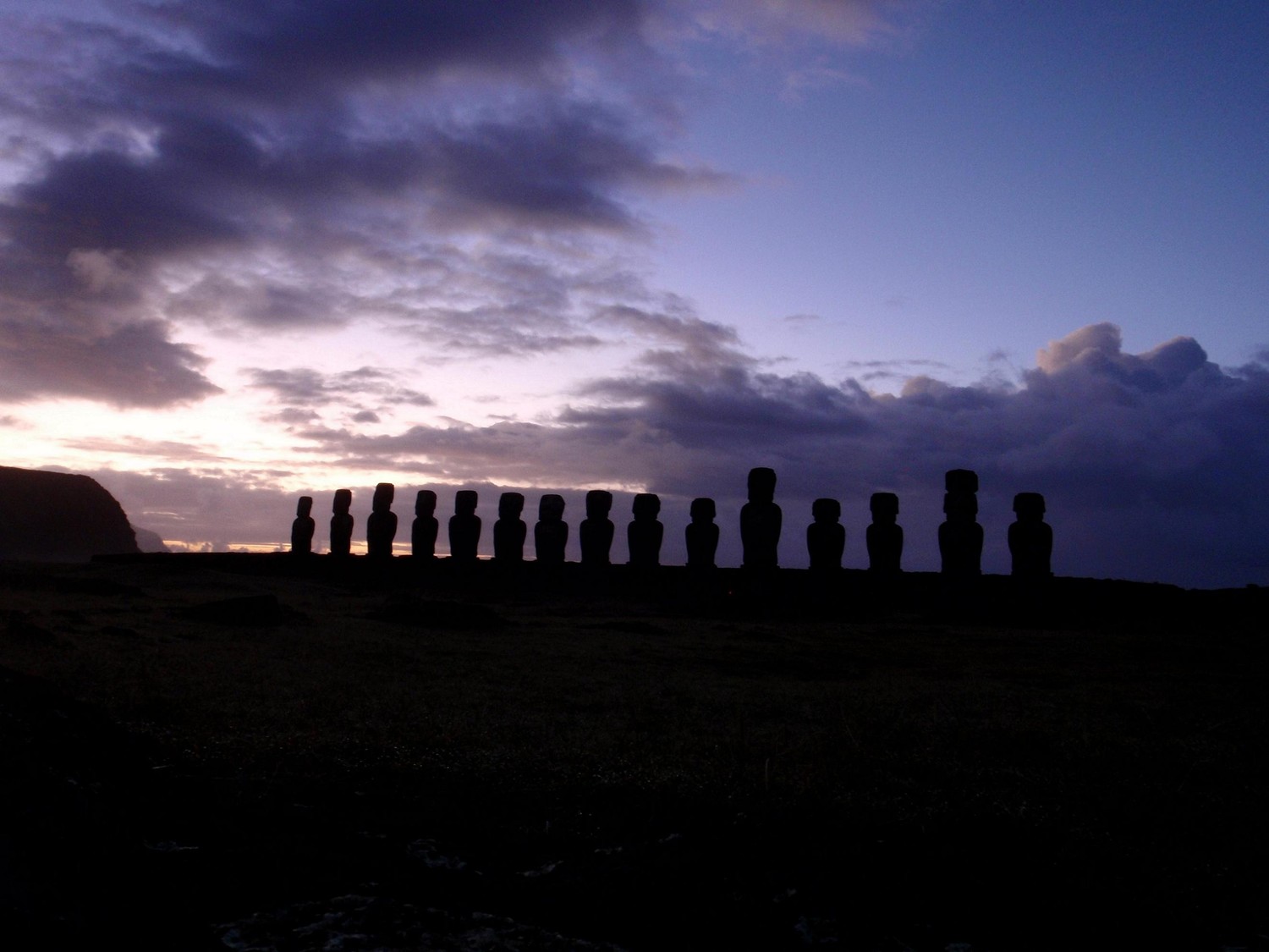 Ahu Tongariki - Lever de soleil - Ile de Pâques