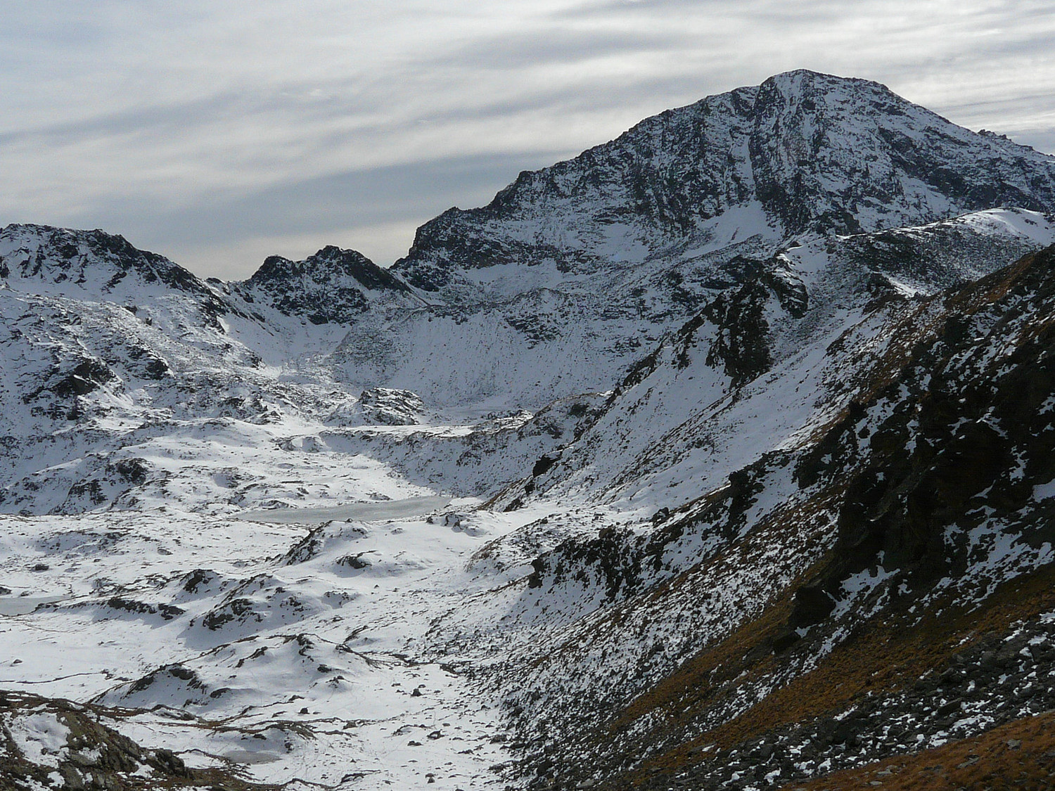 Le Mont Glacier (face N) avec le lac Leita, gelé, au premier plan (parc du Mont Avic)