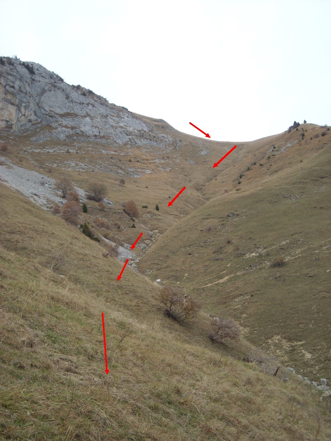 Tracé schématique de la descente du couloir pour rejoindre le sentier de la Buffaz.