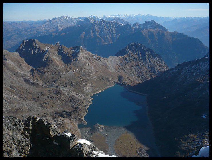 Au sommet, le lac de Salanfe...
