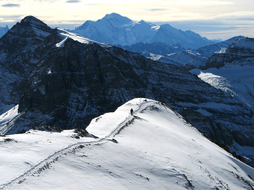 Le col des Paresseux, la Tour Sallière, le Mont Blanc, tout au fond... la Barre des Ecrins