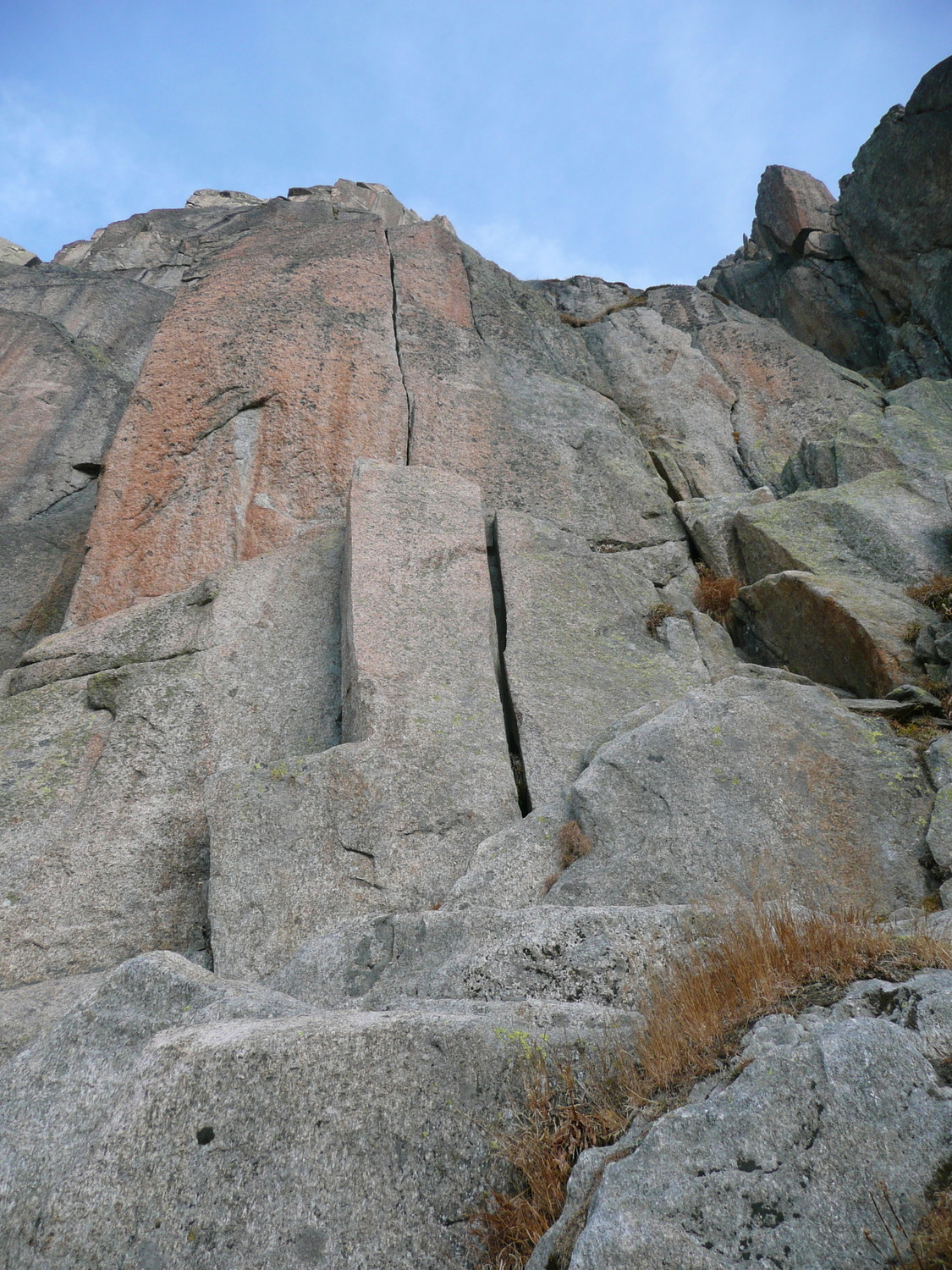 Fissure d'attaque du piège