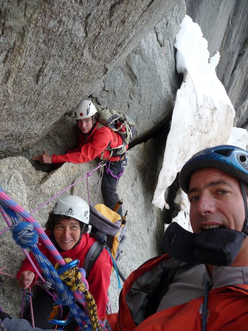 R-1, sous le petit mur surplombant, crux de la voie !