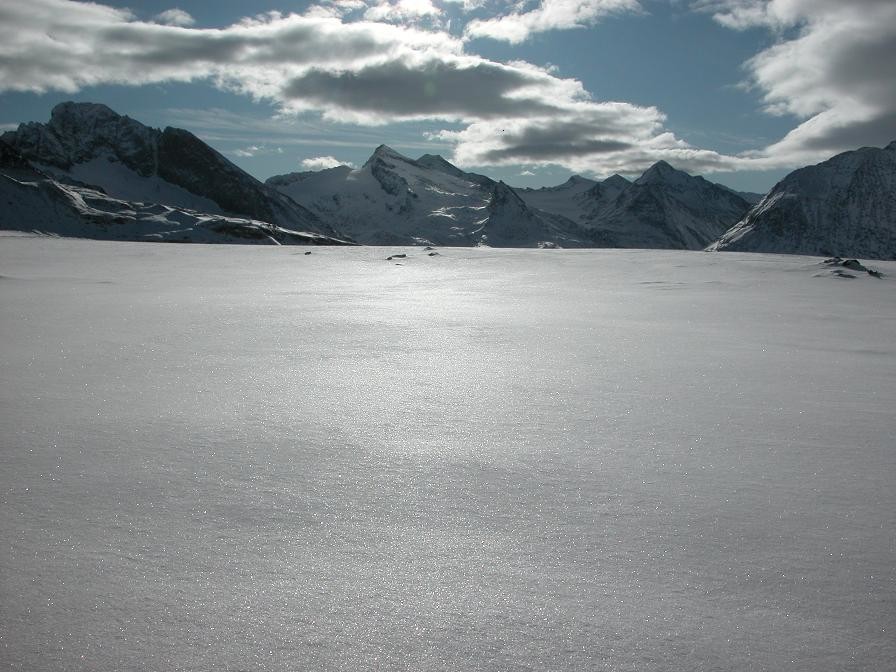 Au loin le vallon glaciaire du Baounet