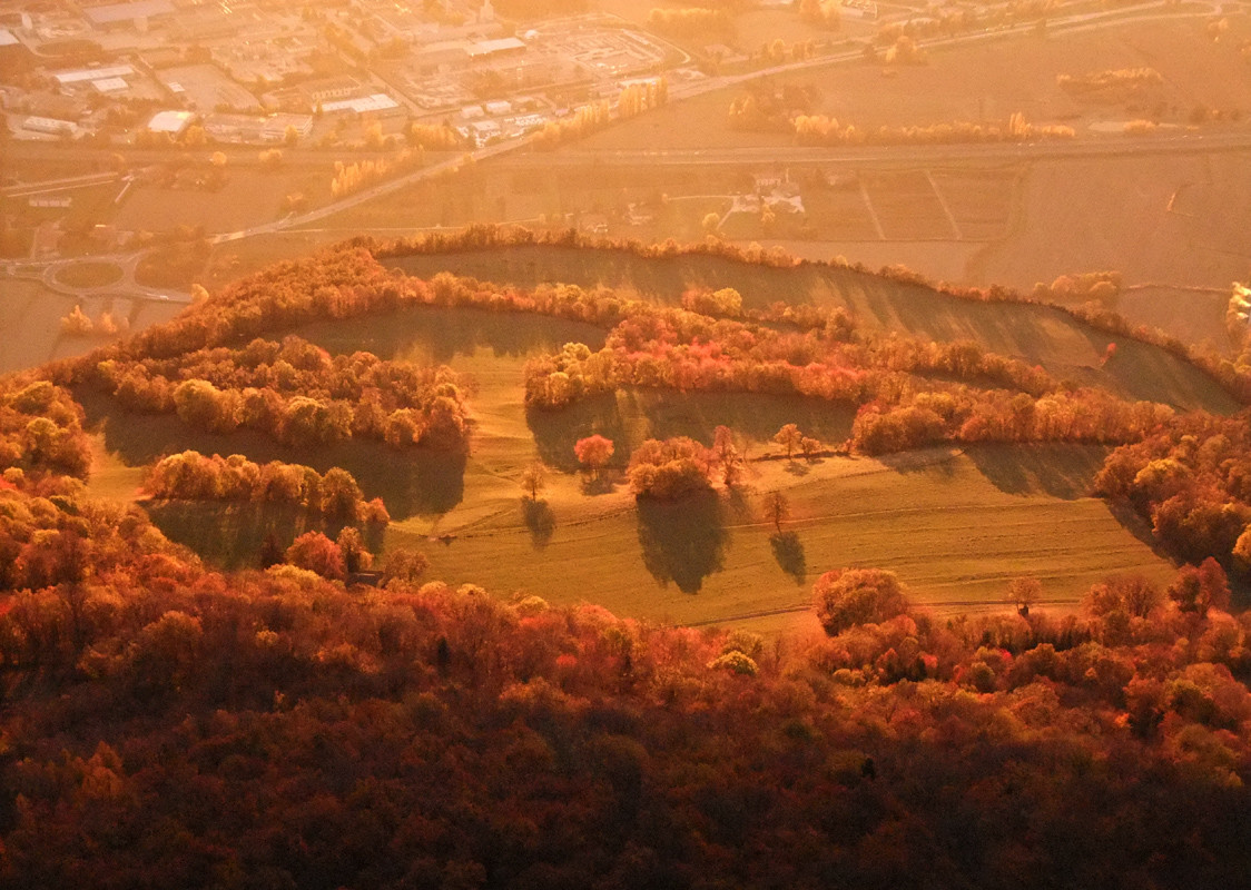 Lumière caressante sur la campagne de Roche Brune