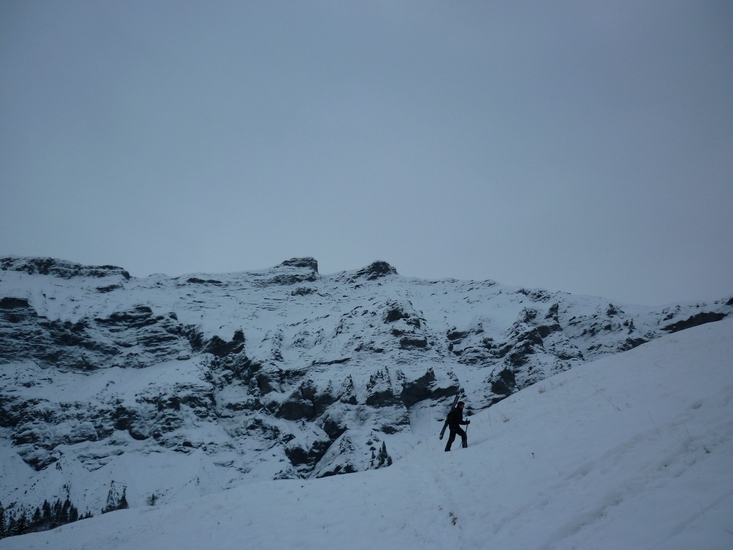 Montée sur fond d'aiguille Croche