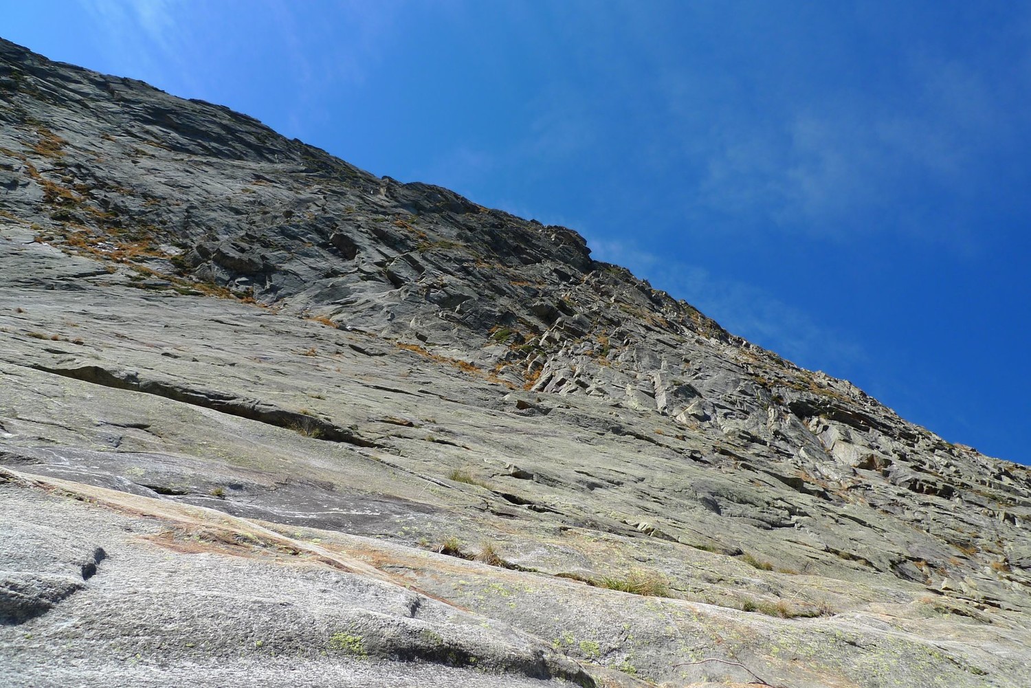 notre voie, vue d'en bas (quelque part dans les dalles et les surplombs)