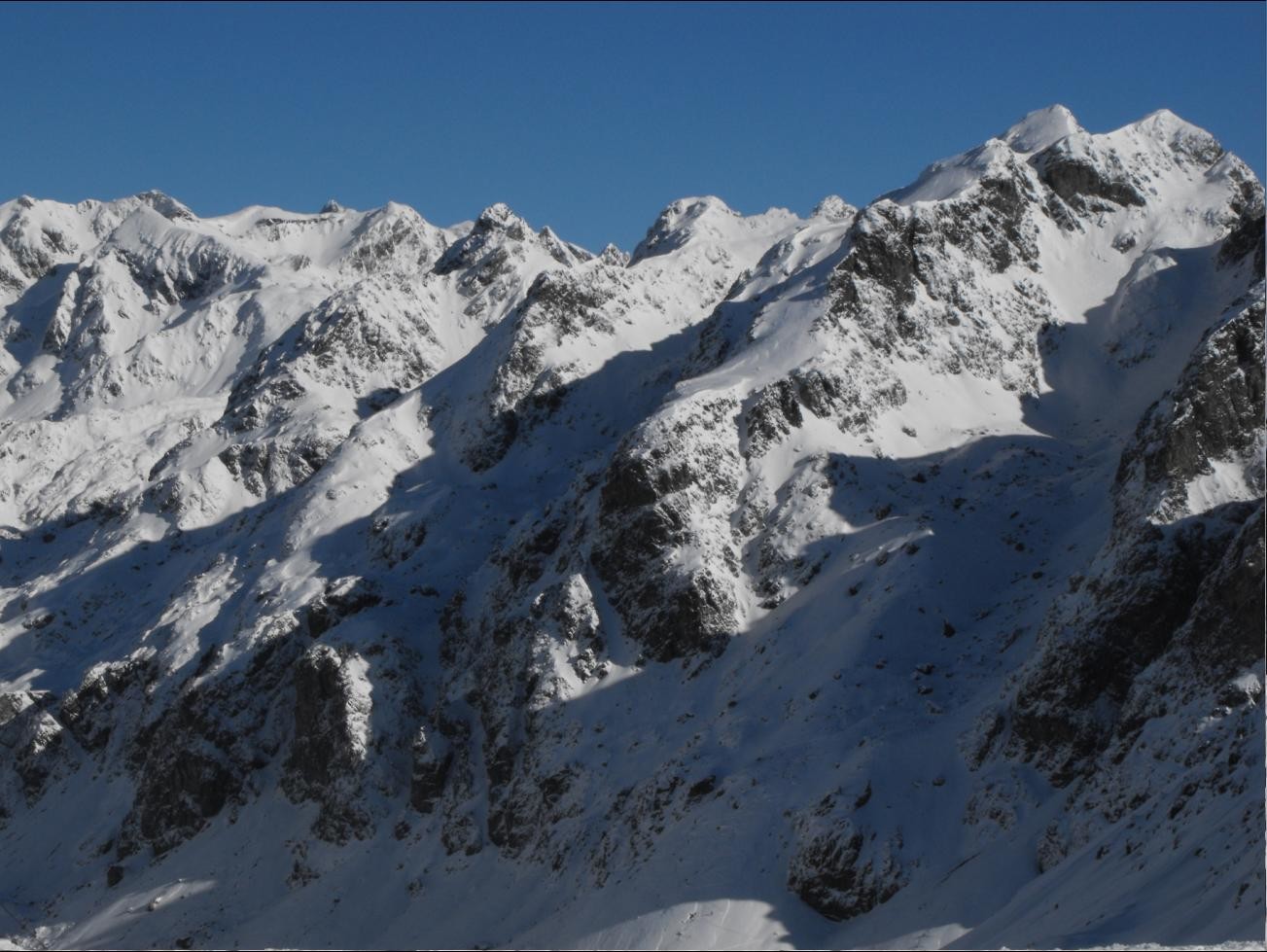 Belledonne sous la neige ( à droite le Grand Sorbier )