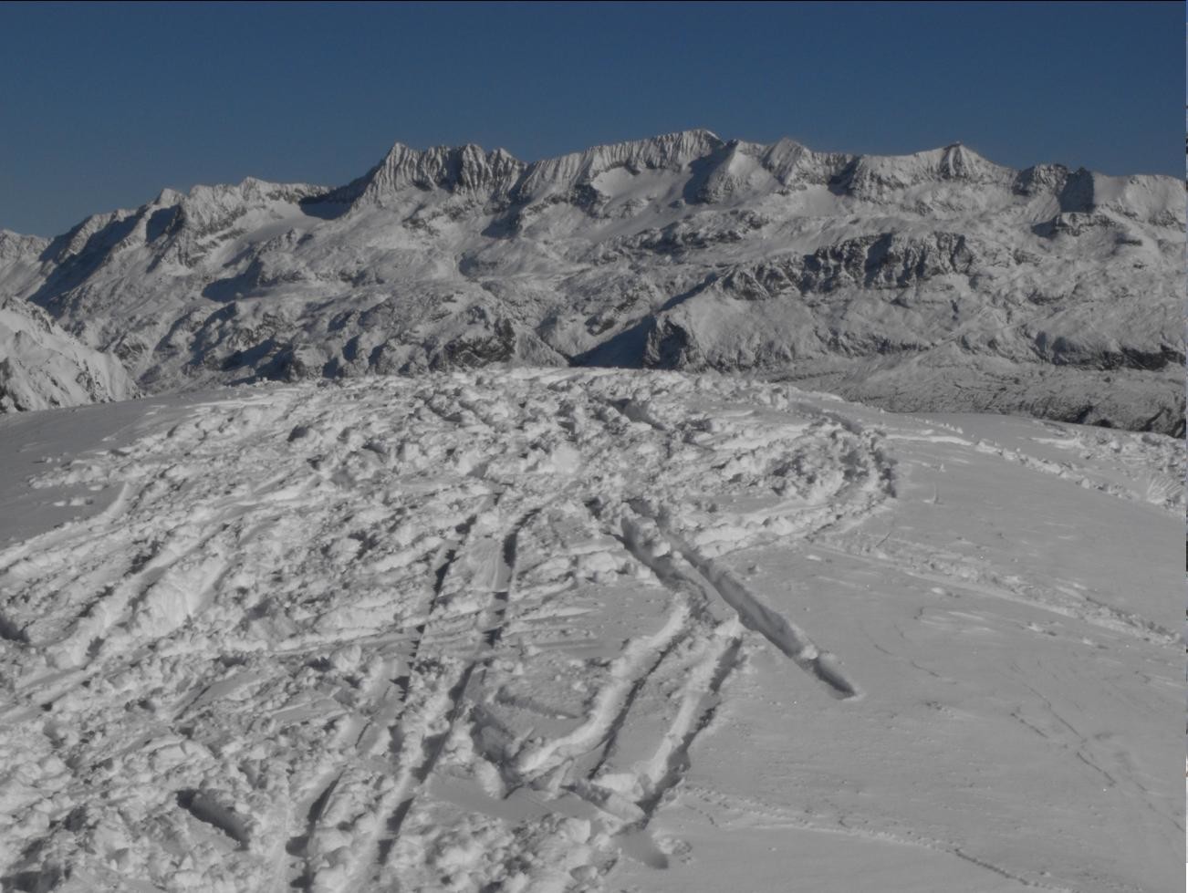 Du sommet, vue sur les Grandes Rousses