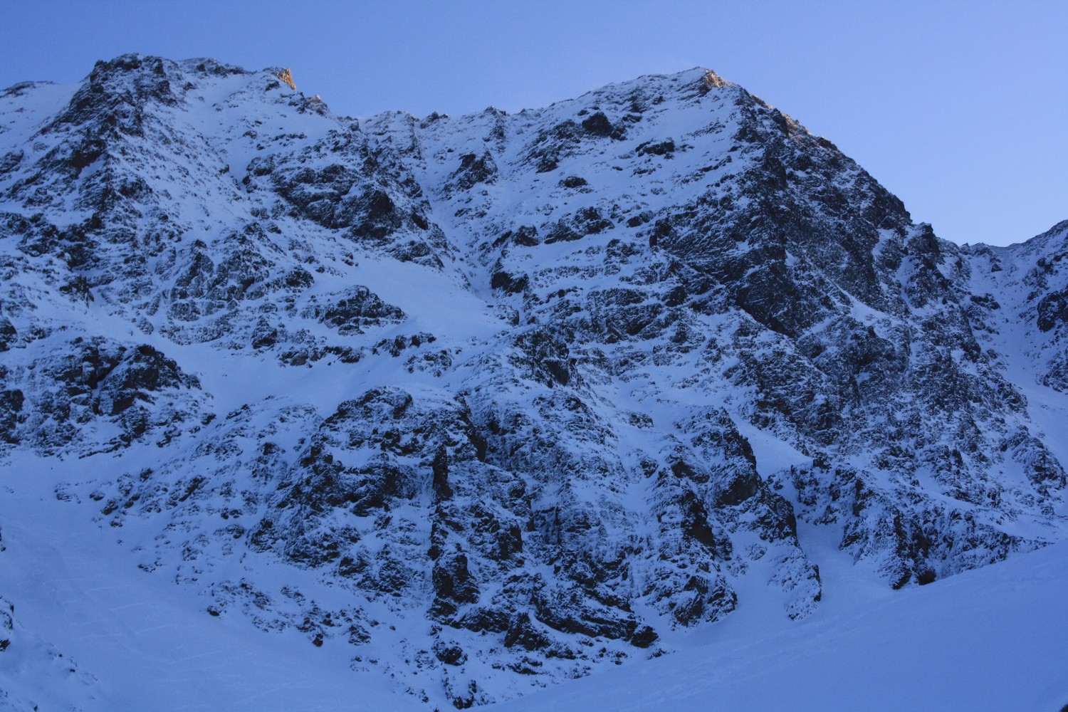 Antécime 3073m du Pic W et Roc Noir de Combeynot