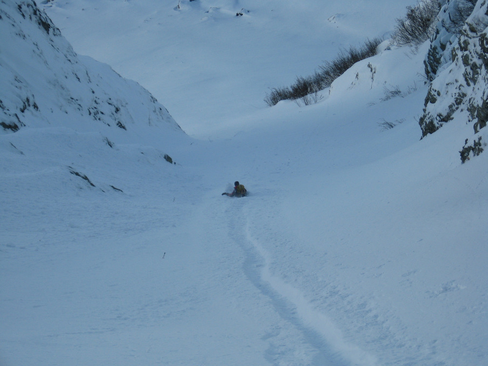 Pointe du Sifflet : descente express du couloir final, bien enneigé...