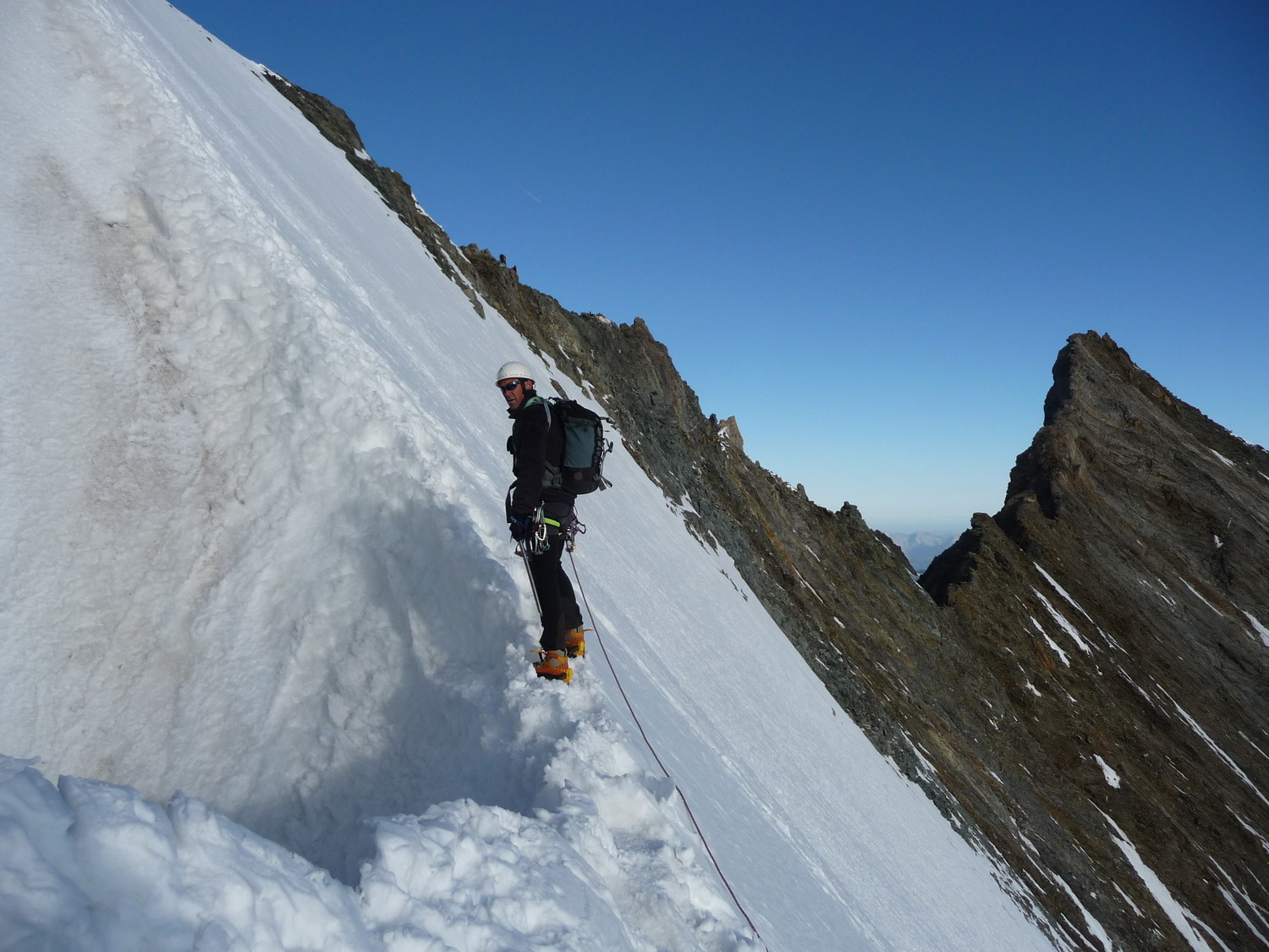 arrête de neige avant sommet du Lenzpitse