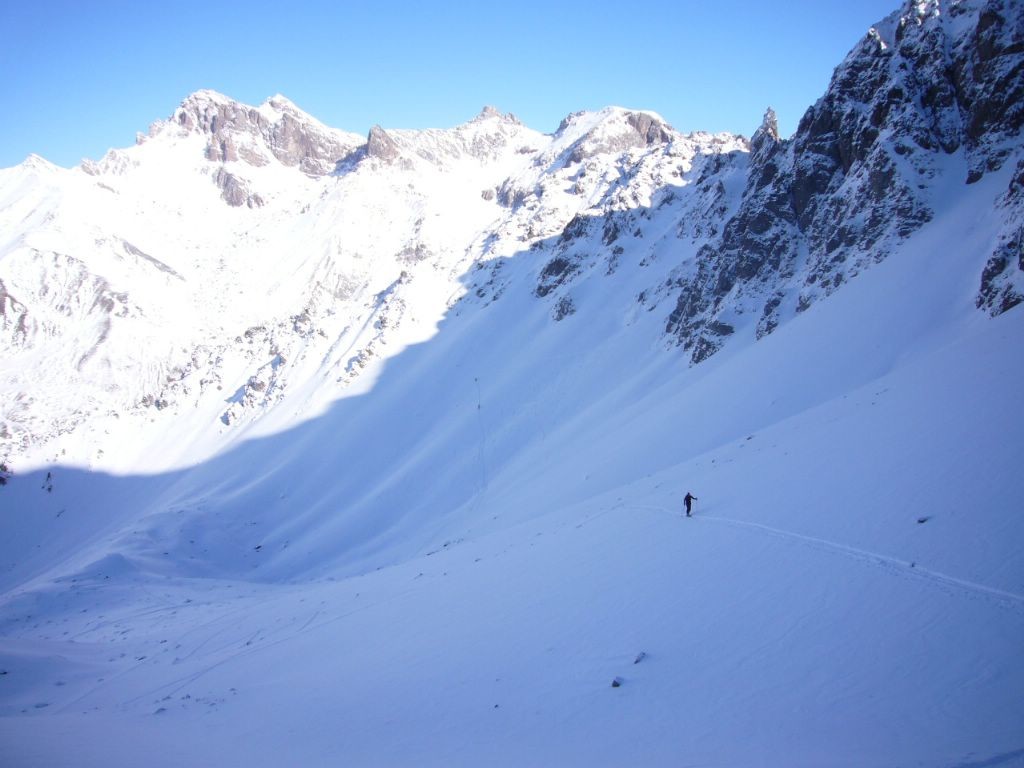 derrière nous le col des clochettes et les cerces