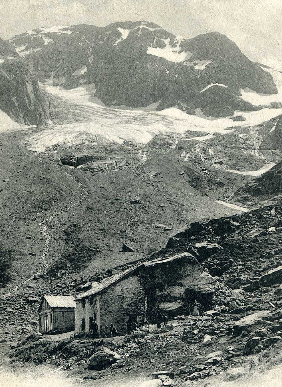 Le glacier de Bérard vers 1900 (au premier plan la cabane de Bérard)