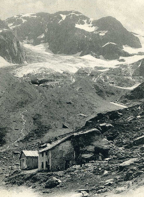 Le glacier de Bérard vers 1900 (au premier plan la cabane de Bérard) Le glacier de Bérard vers 1900 (au premier plan la cabane de Bérard)