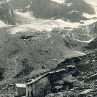 Le glacier de Bérard vers 1900 (au premier plan la cabane de Bérard)