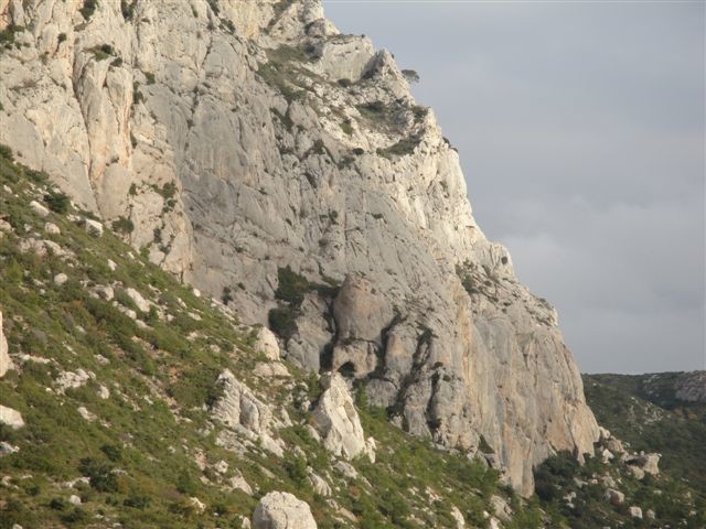 à la descente un rayon de soleil sur l'arête des Mousaillons, histoire de nous narguer...