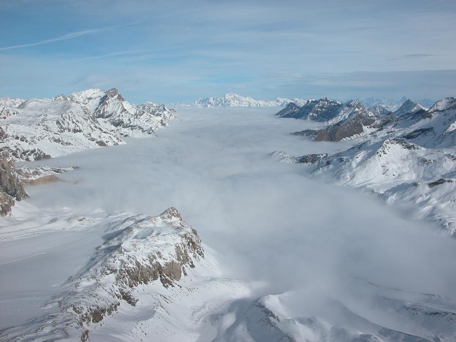Mer de nuages sur le val de Rhêmes et le val d'Aoste