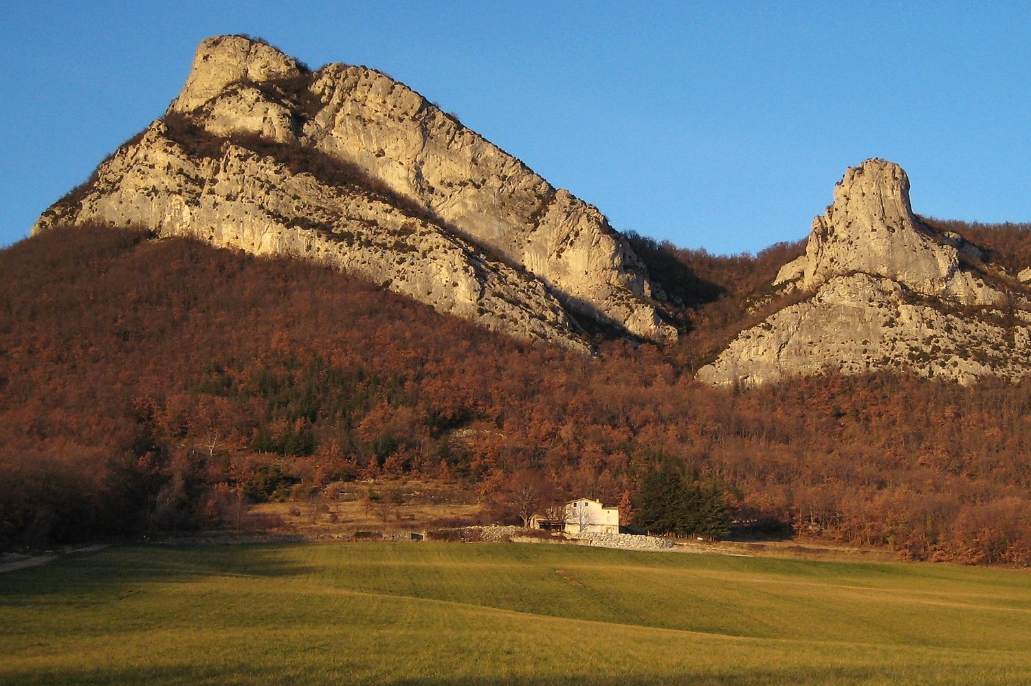 Saoû : Roche Colombe (G) et Poupoune (D)