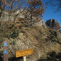 Panneau d'accès au Mur des Etoiles (Saoû)