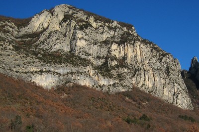 Saoû : Le Mur des Etoiles (en bas à G). Saoû : Le Mur des Etoiles (en bas à G).