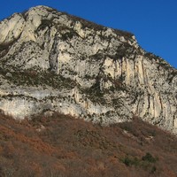 Saoû : Le Mur des Etoiles (en bas à G).