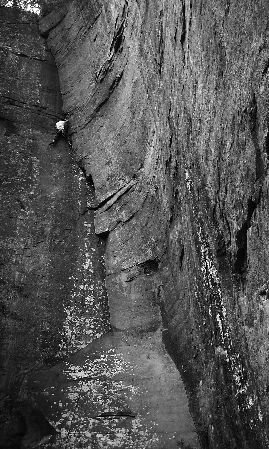Andromeda Strain (fissure en 5.9+ trad), Roadside Crag, Red River Gorge, USA