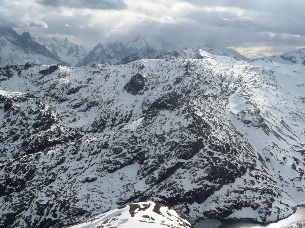 Aiguille du Charmo et pointe de la Terrasse : y'a encore de la neige, mais bon...
