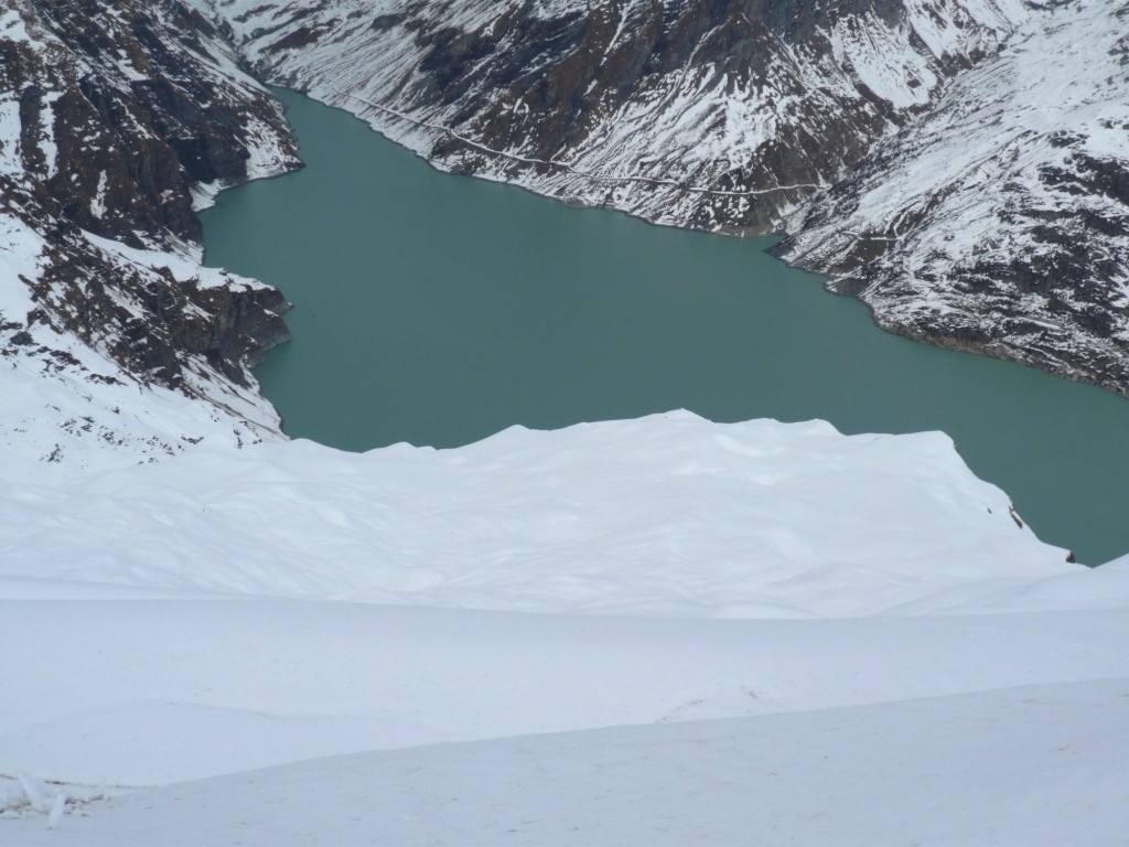 50 cm de poudreuse pour descendre au lac d'Emosson ! Mais non, j'déconne...