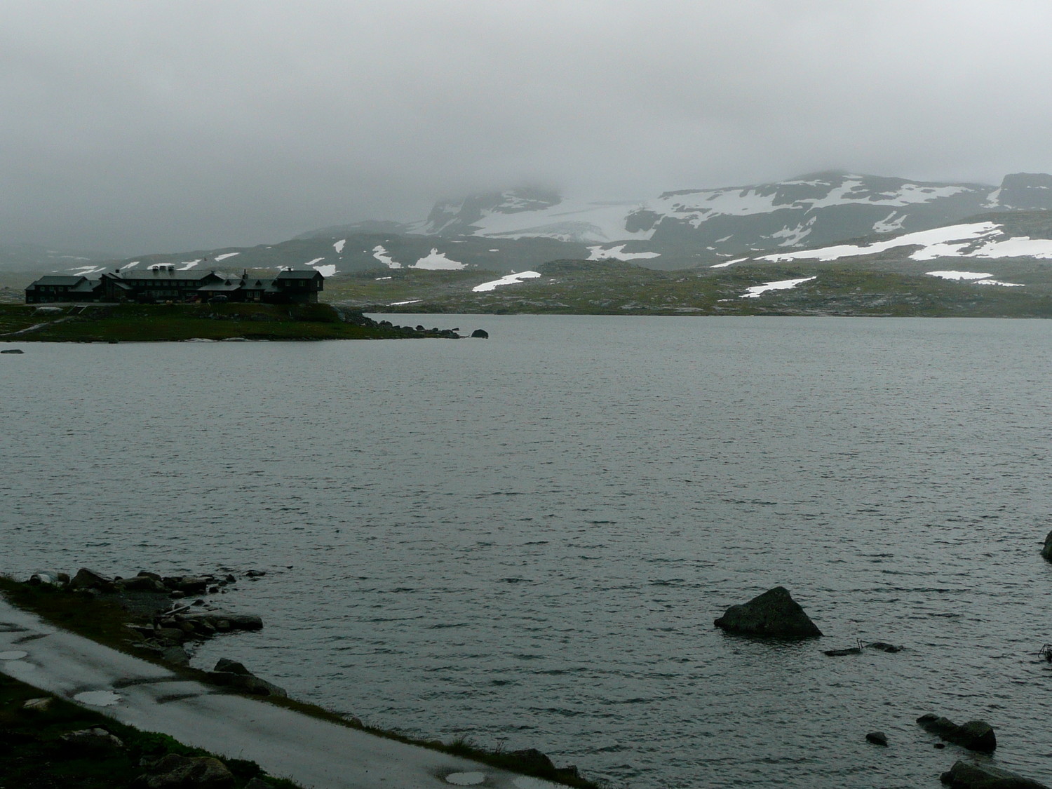 Refuge DTN de Finse et son lac