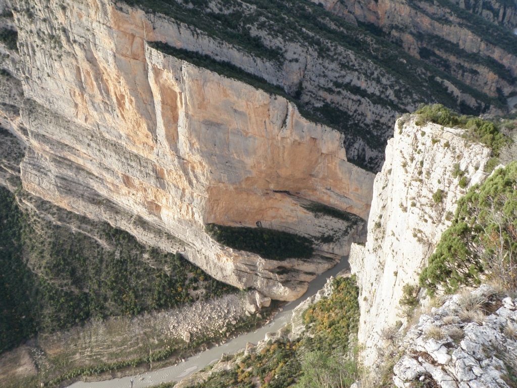 Vue du sommet vers l'Aragon en face