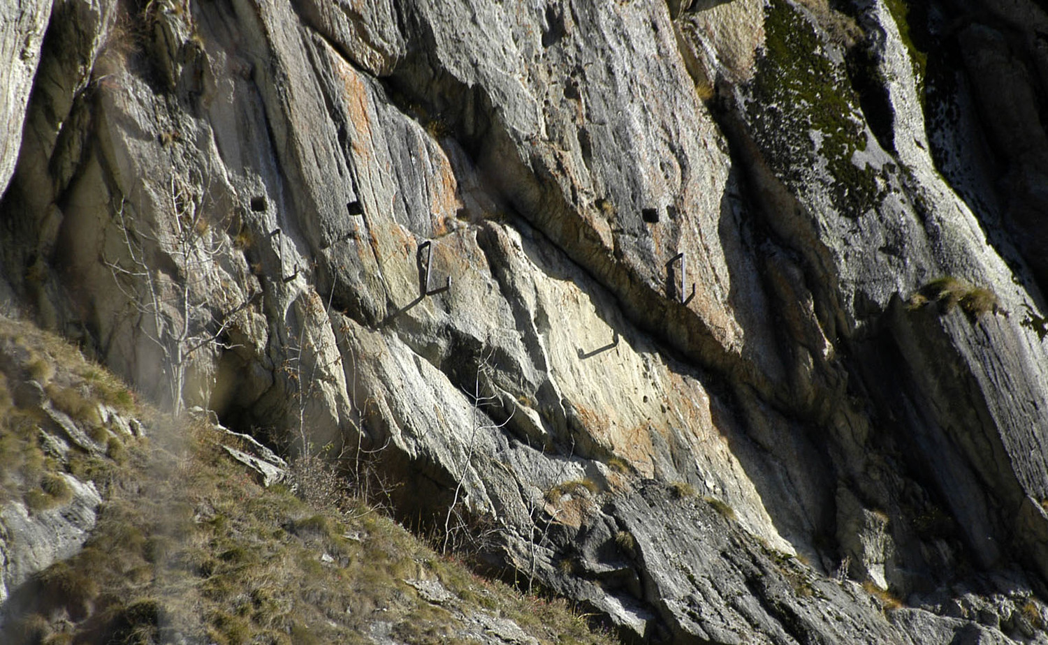 Supports pour les anciennes chénaux du bisse