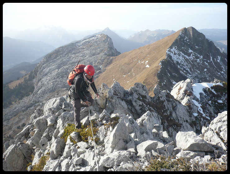 La suite de l'arête, assez aisée, en corde tendue