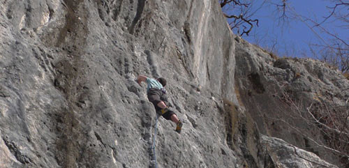Lionel dans la"Colonne à la Une", 7b, Roc des Suets.