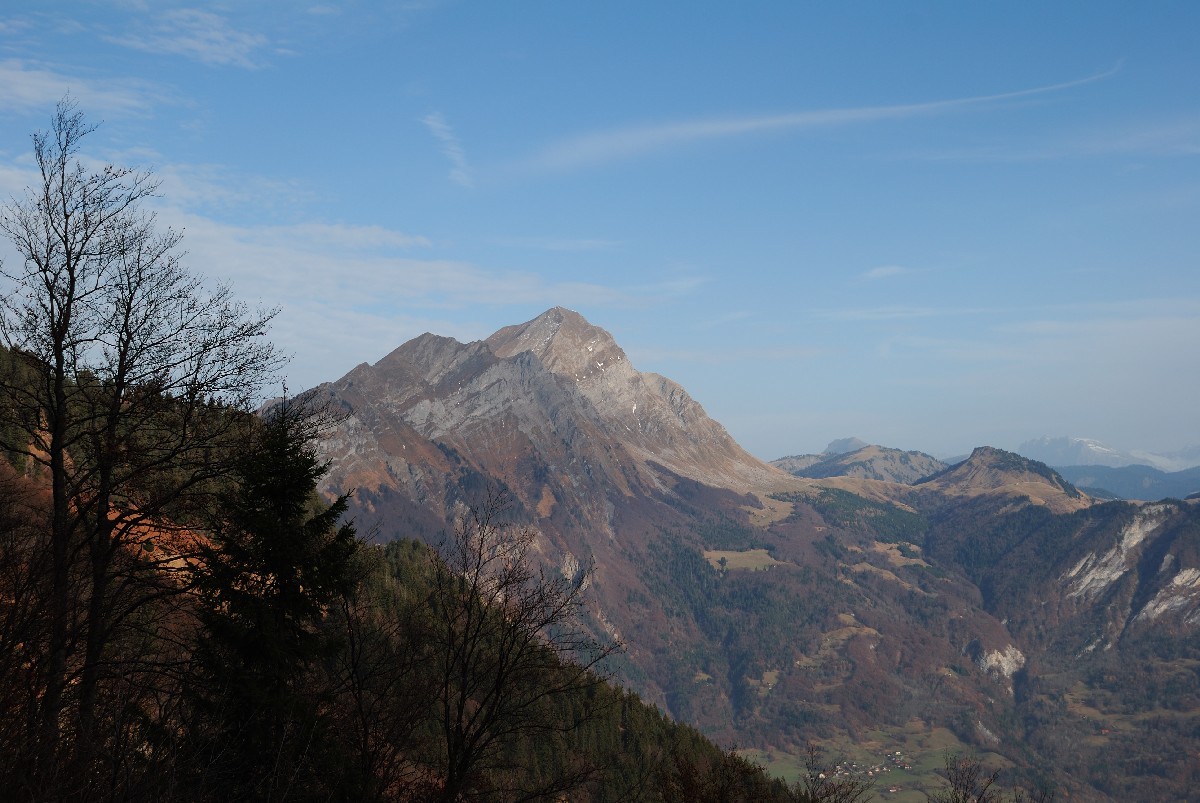 Charvin vu de la montée à la Dent de Cons