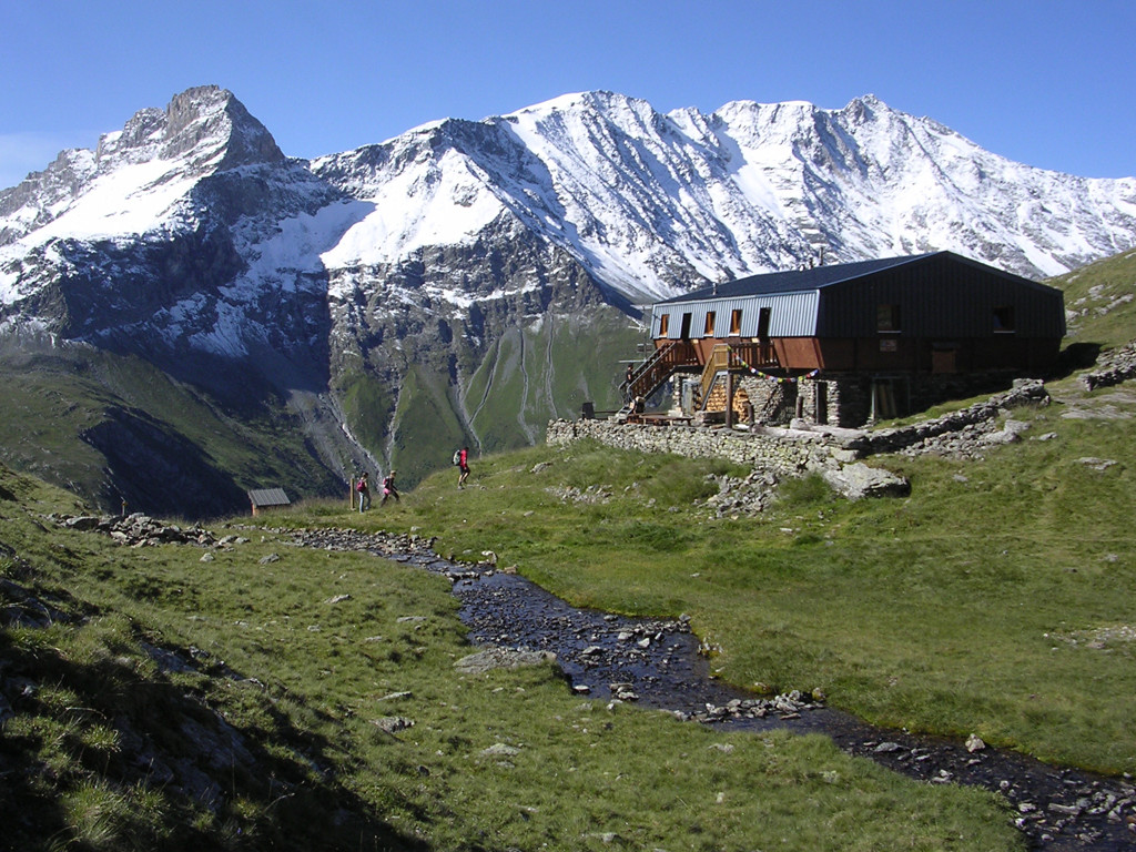 refuge du Mont Pourri, l'Alliet et Bellecote enneigés
