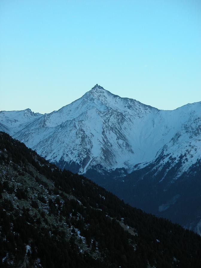En face l'Aiguille de Scolette, toujours si peu parcouru