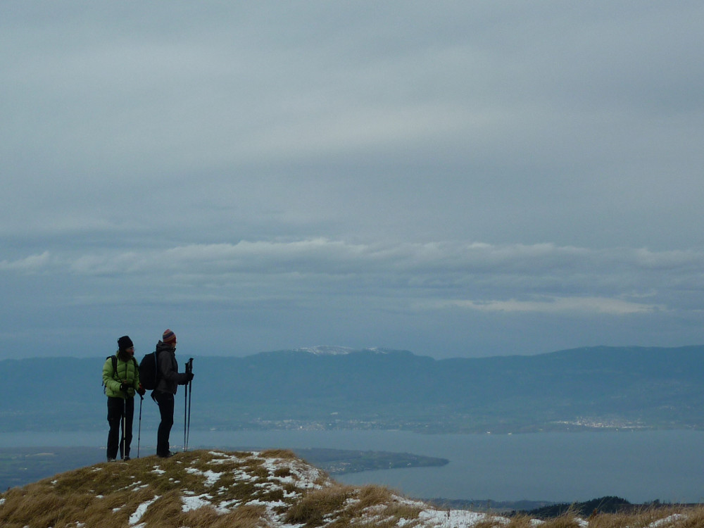 Deux filles et un lac