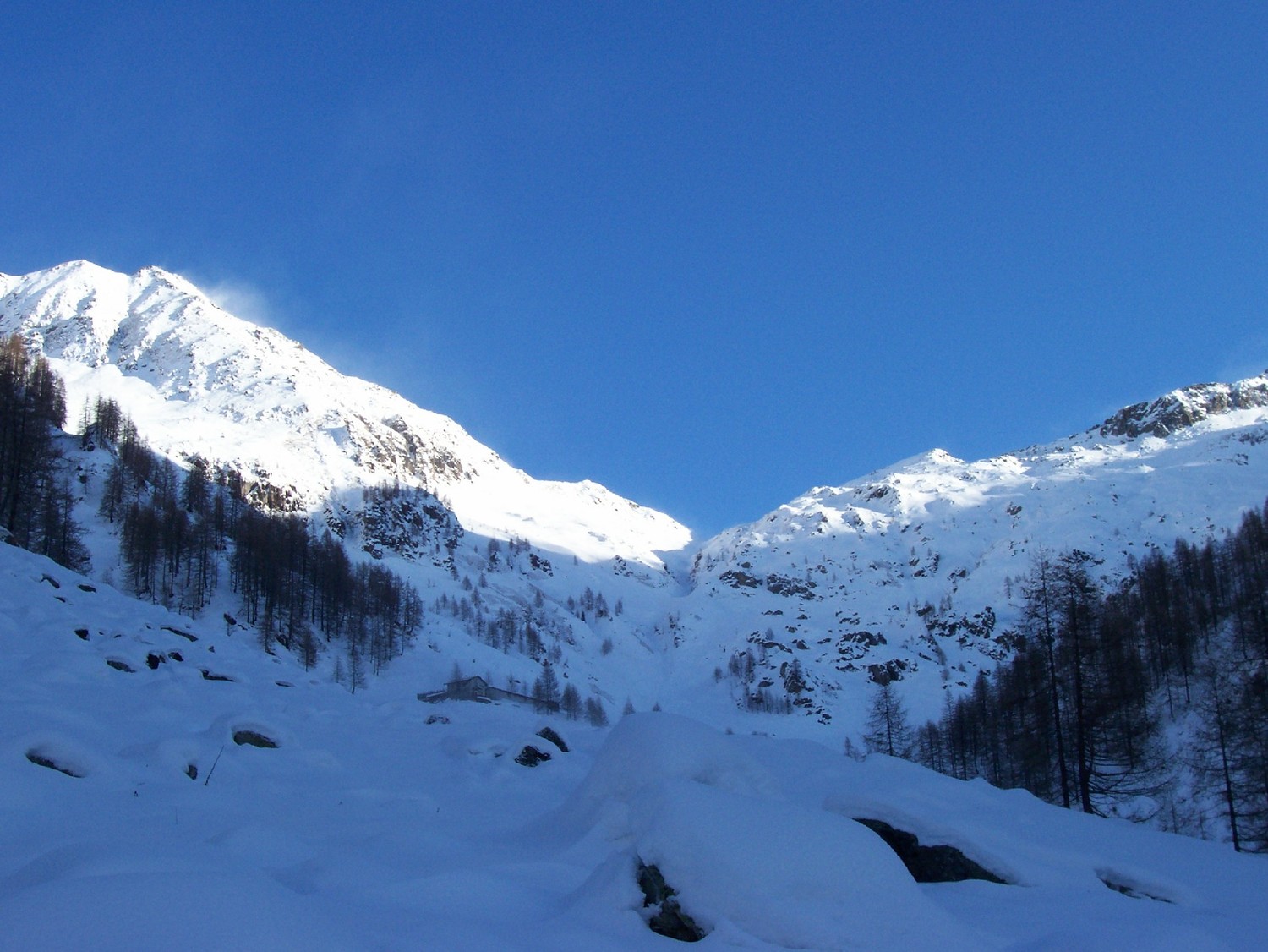 Sullo sfondo il Colle d'Egua